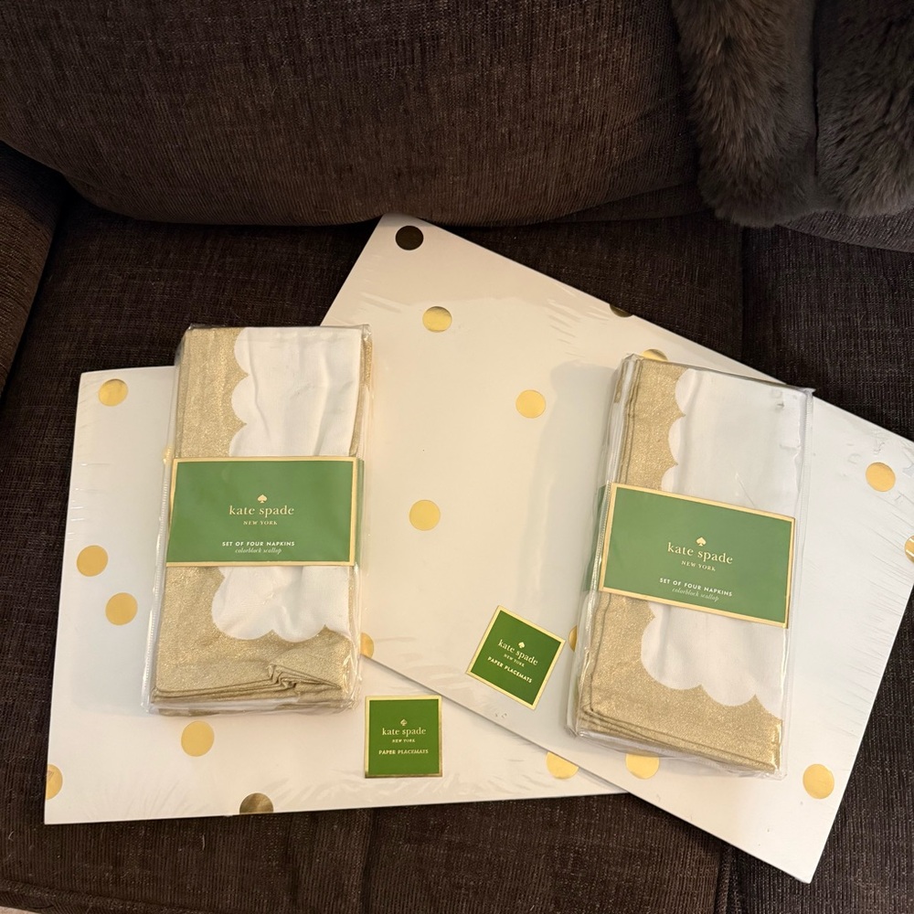 Kate Spade Gold and White Scallop Style Design Napkin /Placemat Set NEW SEALED